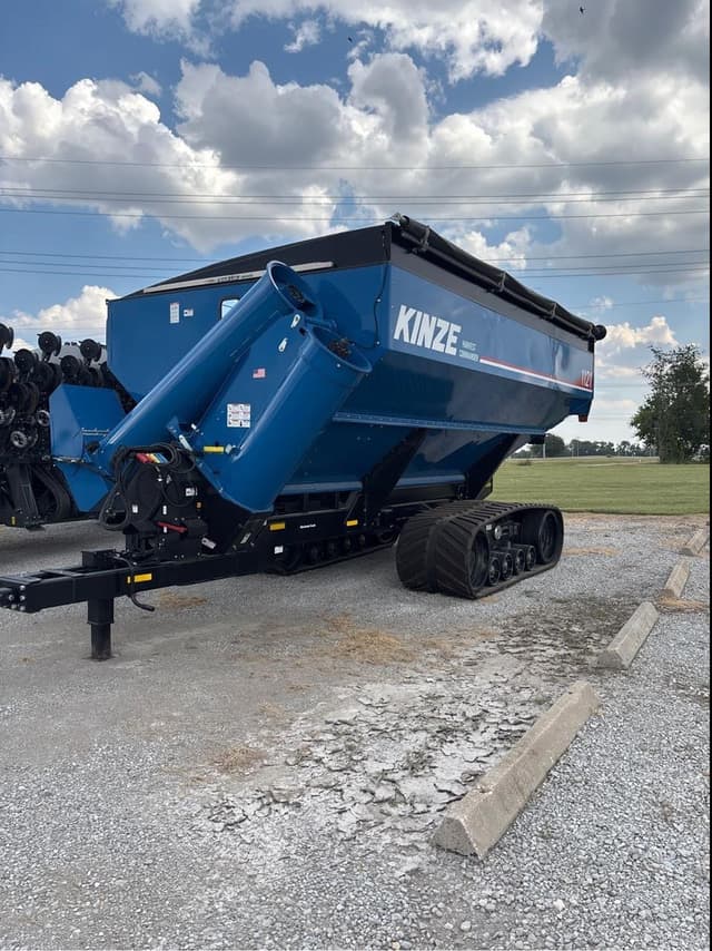 Image of Kinze 1121 equipment image 4