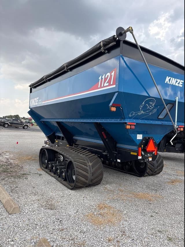 Image of Kinze 1121 equipment image 2