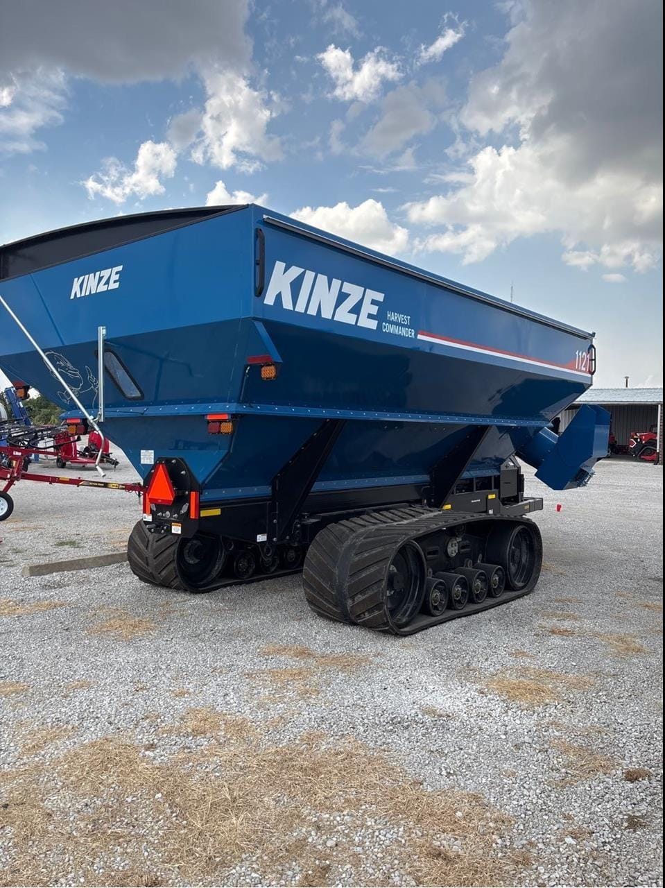 2023 Kinze 1121 Equipment Image0