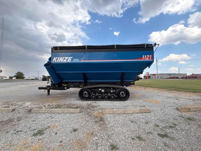 Image of Kinze 1121 equipment image 3