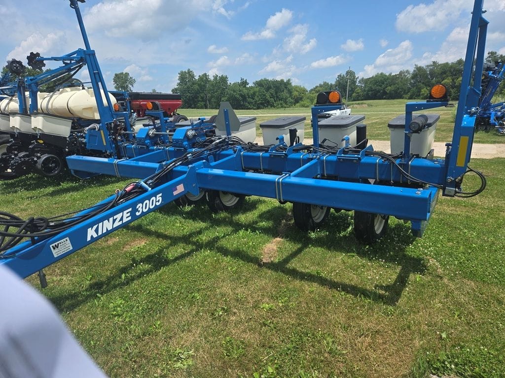 2023 Kinze 3005 Equipment Image0
