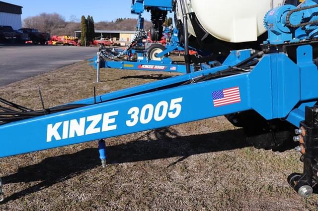 Image of Kinze 3005 equipment image 3