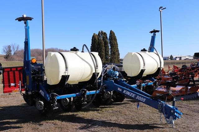 Image of Kinze 3005 equipment image 4