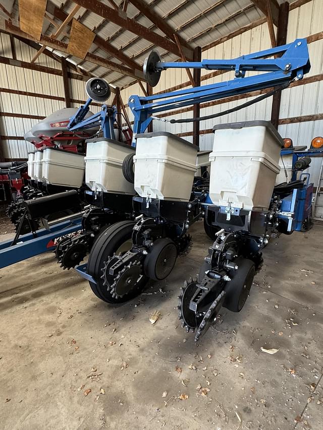 Image of Kinze 3205 equipment image 1