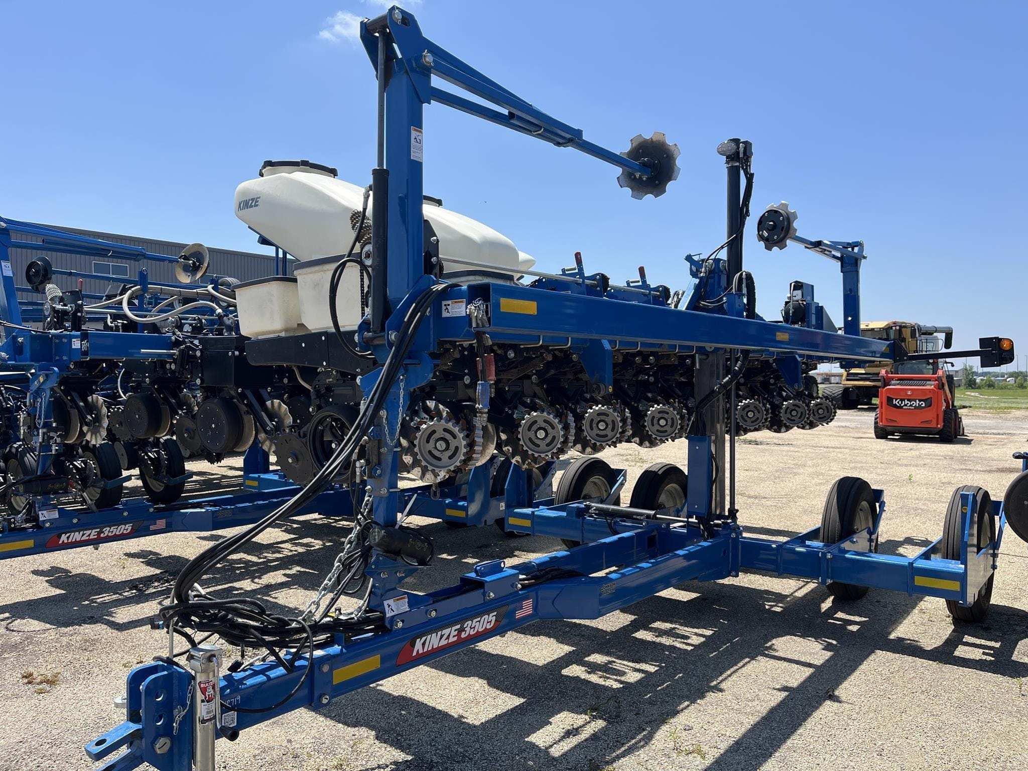 2023 Kinze 3505 Equipment Image0