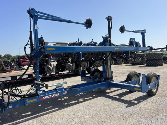 Image of Kinze 3505 equipment image 4