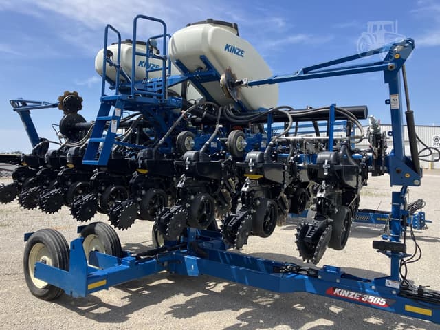 Image of Kinze 3505 equipment image 3