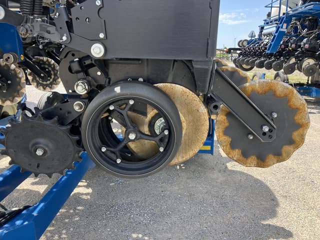 Image of Kinze 3505 equipment image 1
