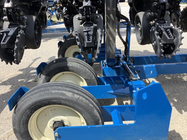 Image of Kinze 3505 equipment image 4