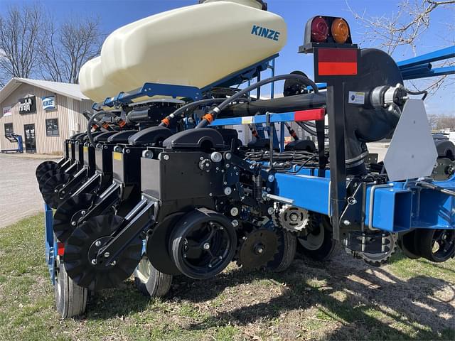 Image of Kinze 3505 equipment image 4