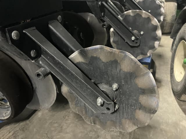 Image of Kinze 3505 equipment image 4