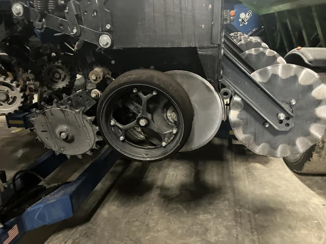 Image of Kinze 3505 equipment image 1