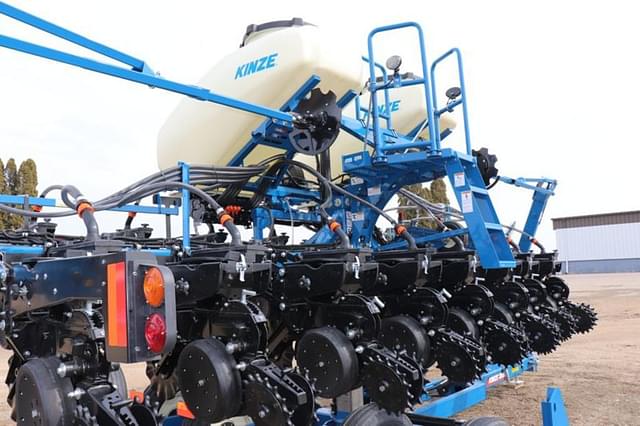 Image of Kinze 3505 equipment image 1