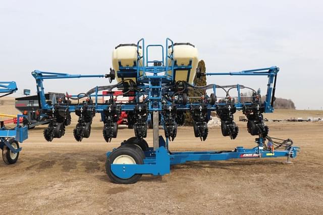 Image of Kinze 3505 equipment image 2