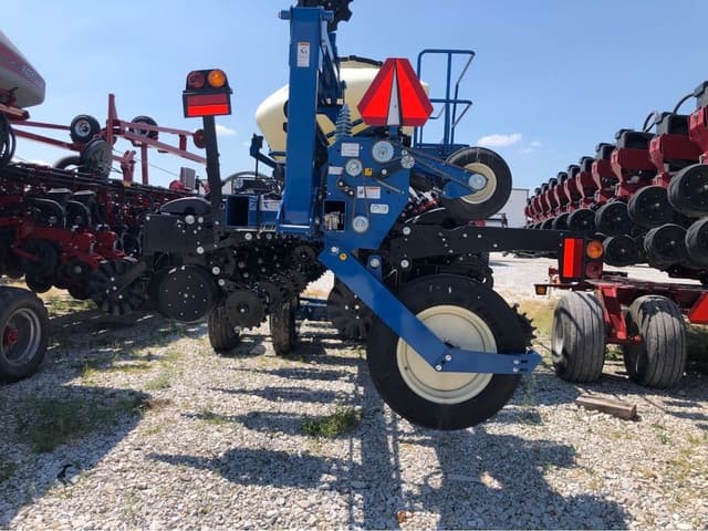 Image of Kinze 3605 equipment image 3