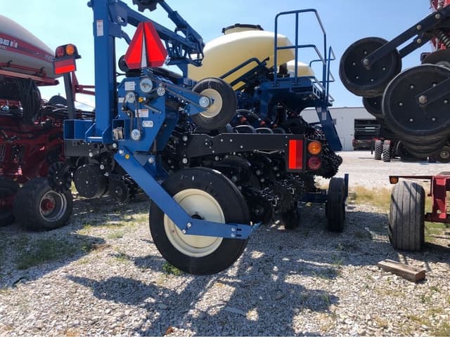 Image of Kinze 3605 equipment image 2