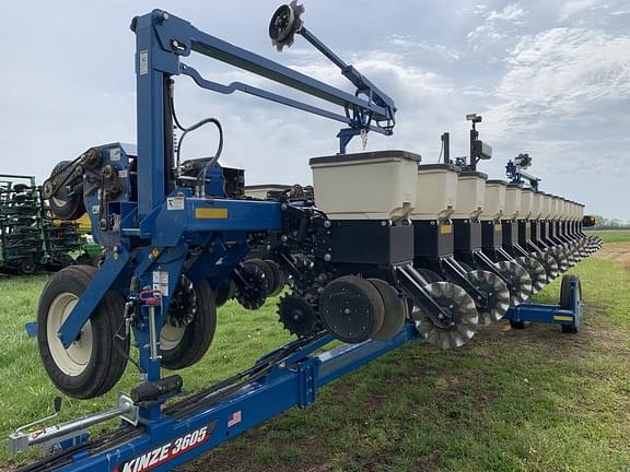 Image of Kinze 3605 equipment image 1