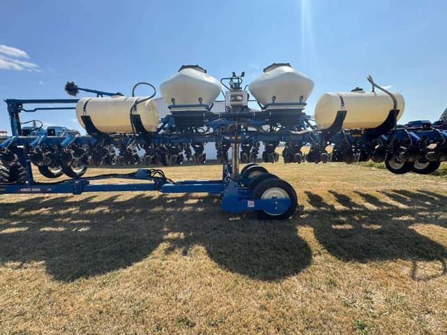 Image of Kinze 3605 equipment image 3