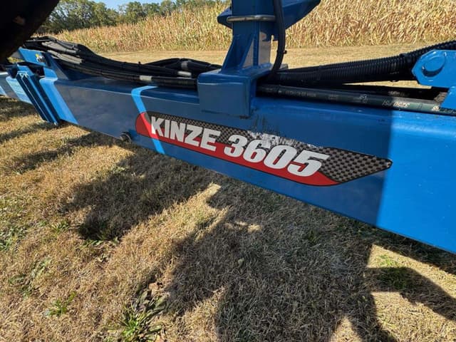 Image of Kinze 3605 equipment image 2