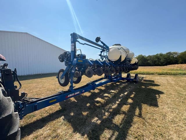 Image of Kinze 3605 equipment image 1