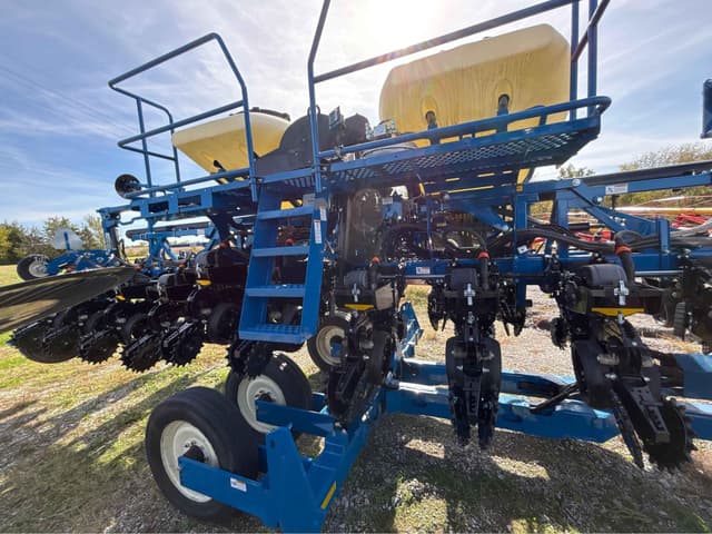 Image of Kinze 3605 equipment image 1