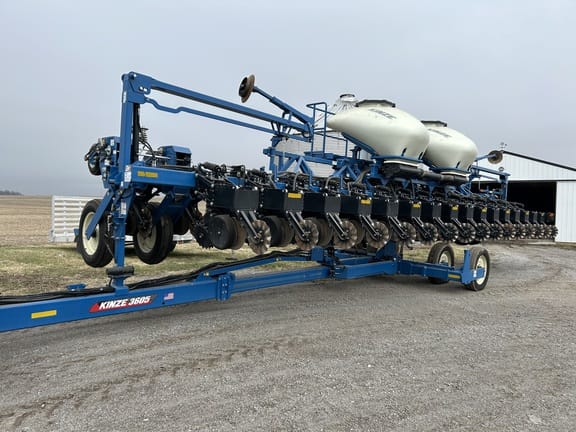 2023 Kinze 3605 Equipment Image0