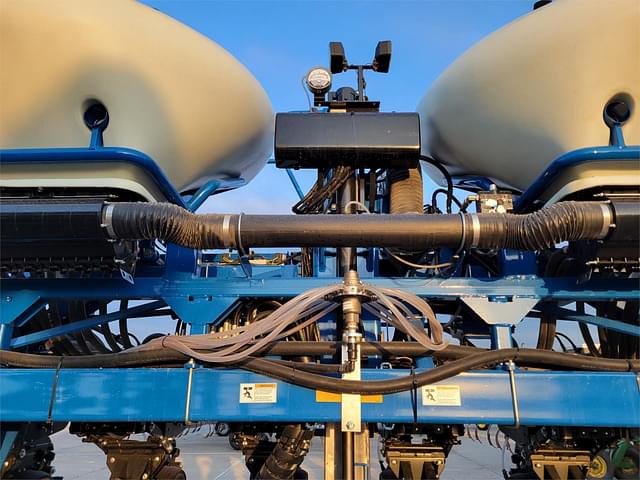 Image of Kinze 3605 equipment image 2