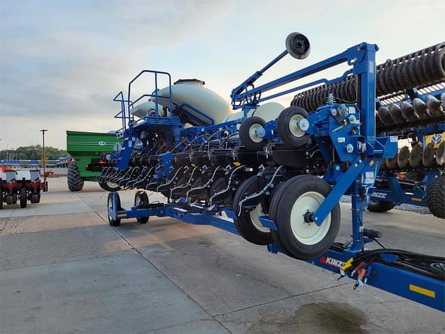 Image of Kinze 3605 equipment image 4