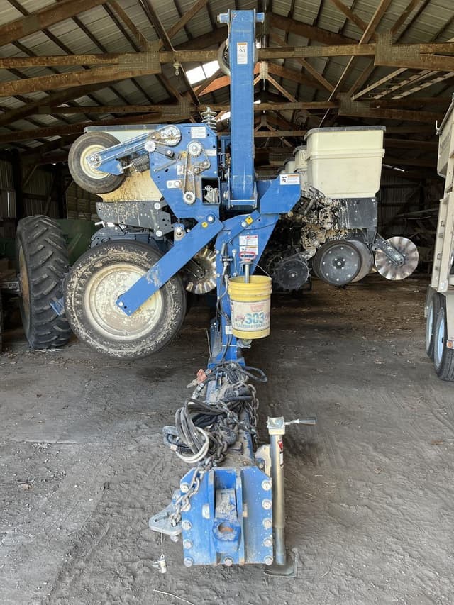 Image of Kinze 3605 equipment image 4