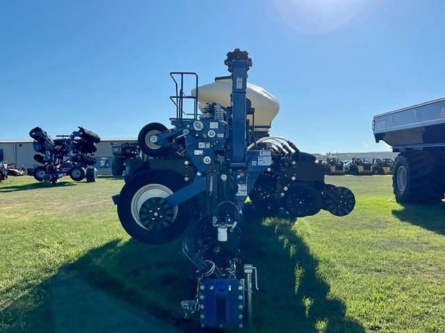 Image of Kinze 3605 equipment image 3