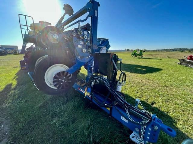 Image of Kinze 3605 equipment image 4