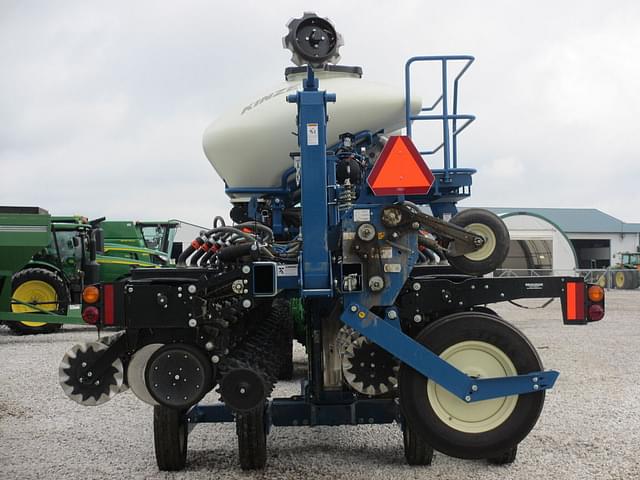 Image of Kinze 3605 equipment image 2