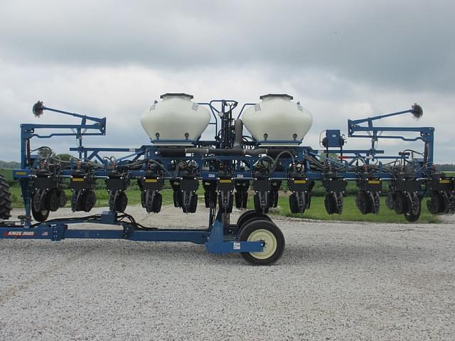 Image of Kinze 3605 equipment image 3