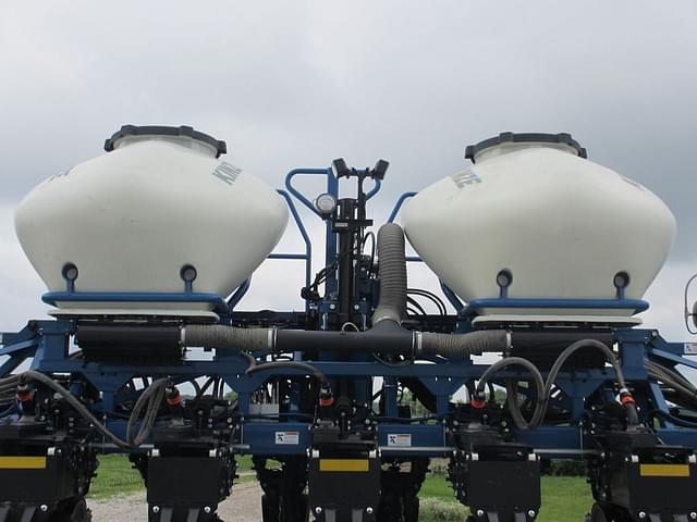 Image of Kinze 3605 equipment image 4