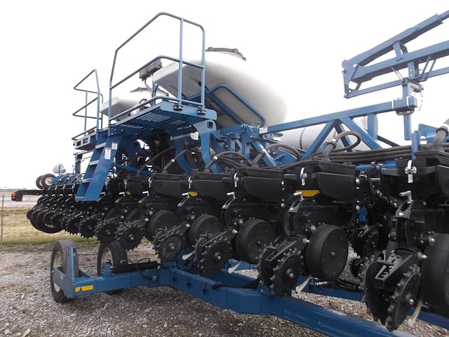 Image of Kinze 3605 equipment image 3