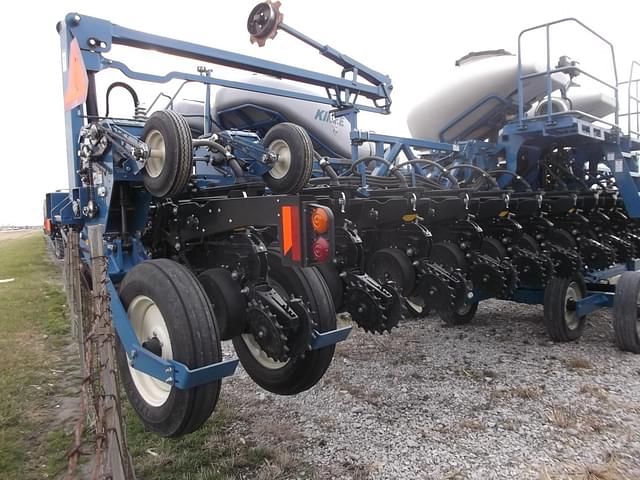 Image of Kinze 3605 equipment image 4