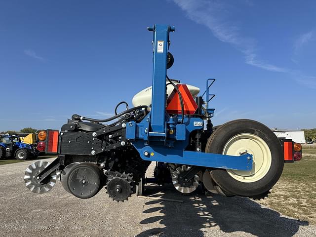 Image of Kinze 3665 equipment image 4