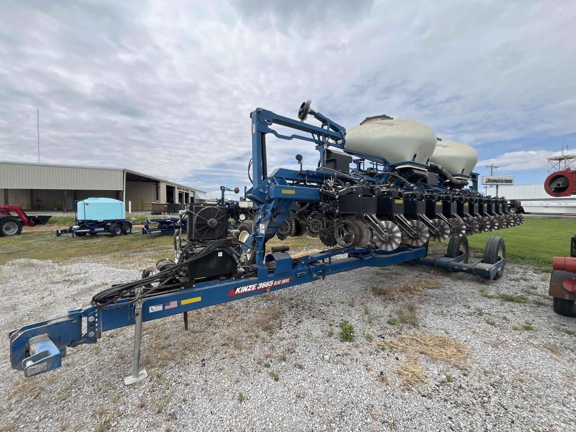 2023 Kinze 3665 Equipment Image0