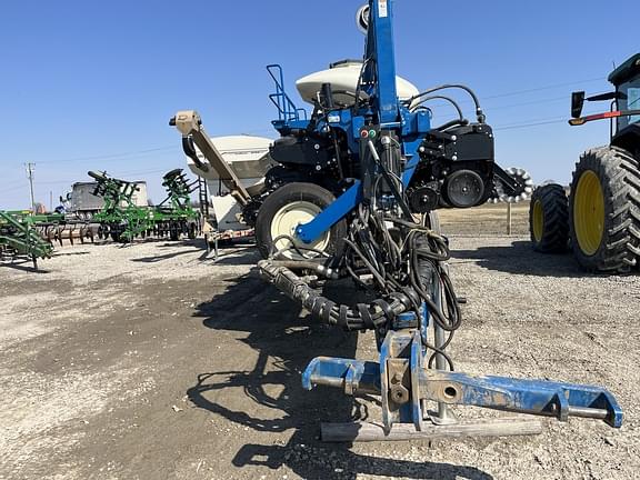 Image of Kinze 3665 equipment image 2