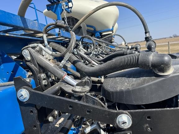 Image of Kinze 3665 equipment image 4