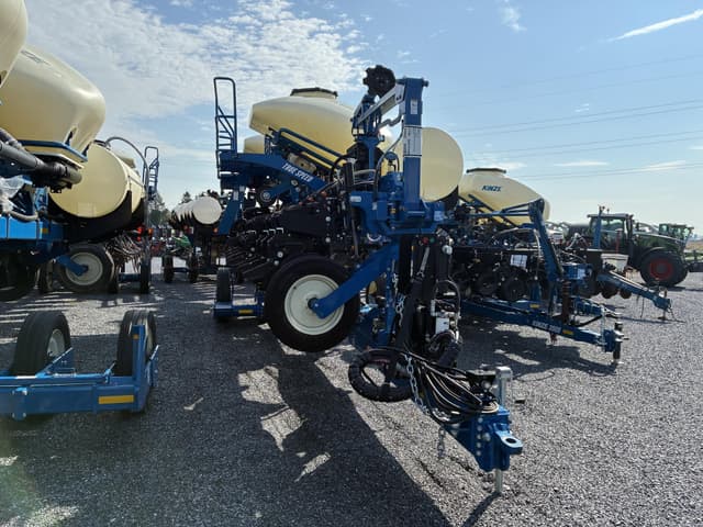 Image of Kinze 3665 equipment image 4