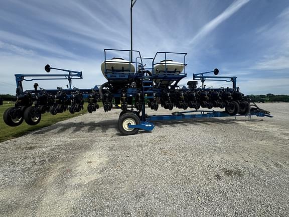 Image of Kinze 3665 equipment image 2