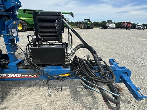 Image of Kinze 3665 equipment image 4