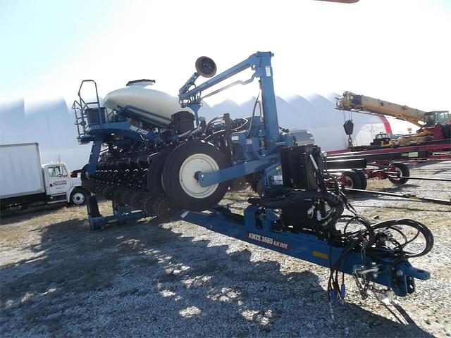 Image of Kinze 3665 equipment image 2