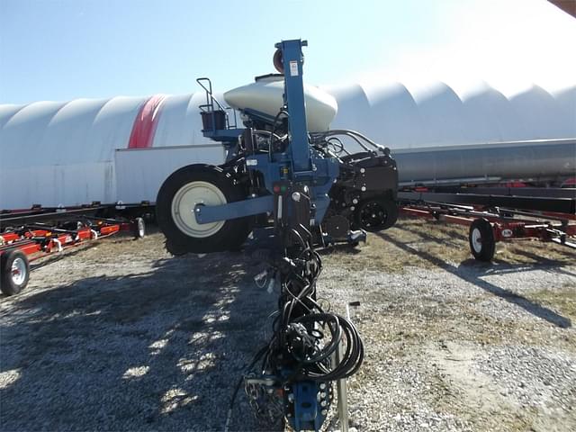 Image of Kinze 3665 equipment image 1