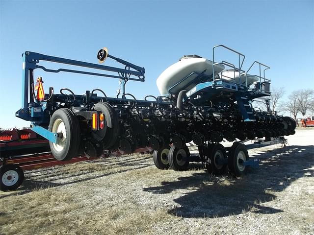 Image of Kinze 3665 equipment image 3