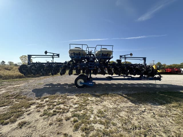 Image of Kinze 3665 equipment image 3
