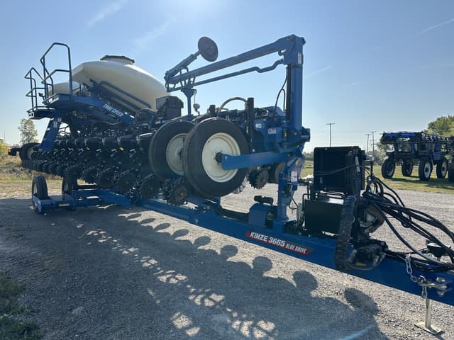 Image of Kinze 3665 equipment image 2