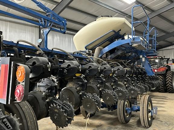 Image of Kinze 3665 equipment image 4