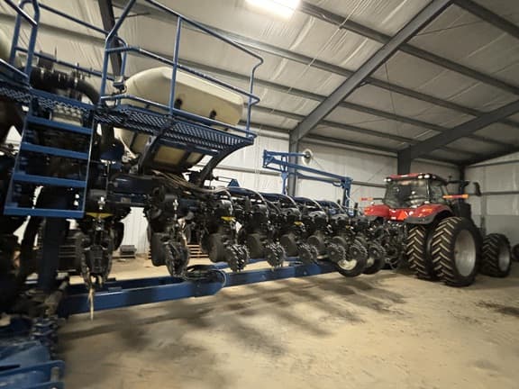 Image of Kinze 3665 equipment image 3